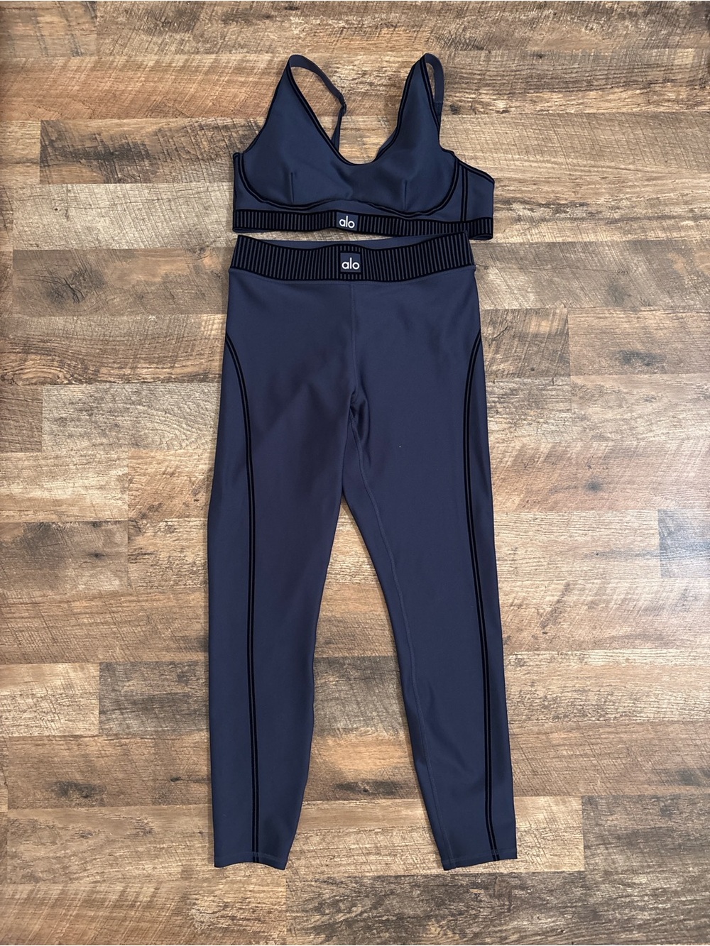 ALO Yoga Navy Set
